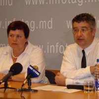 L. Nemcinova & H. Born at press conference in Chisinau (July 2009)